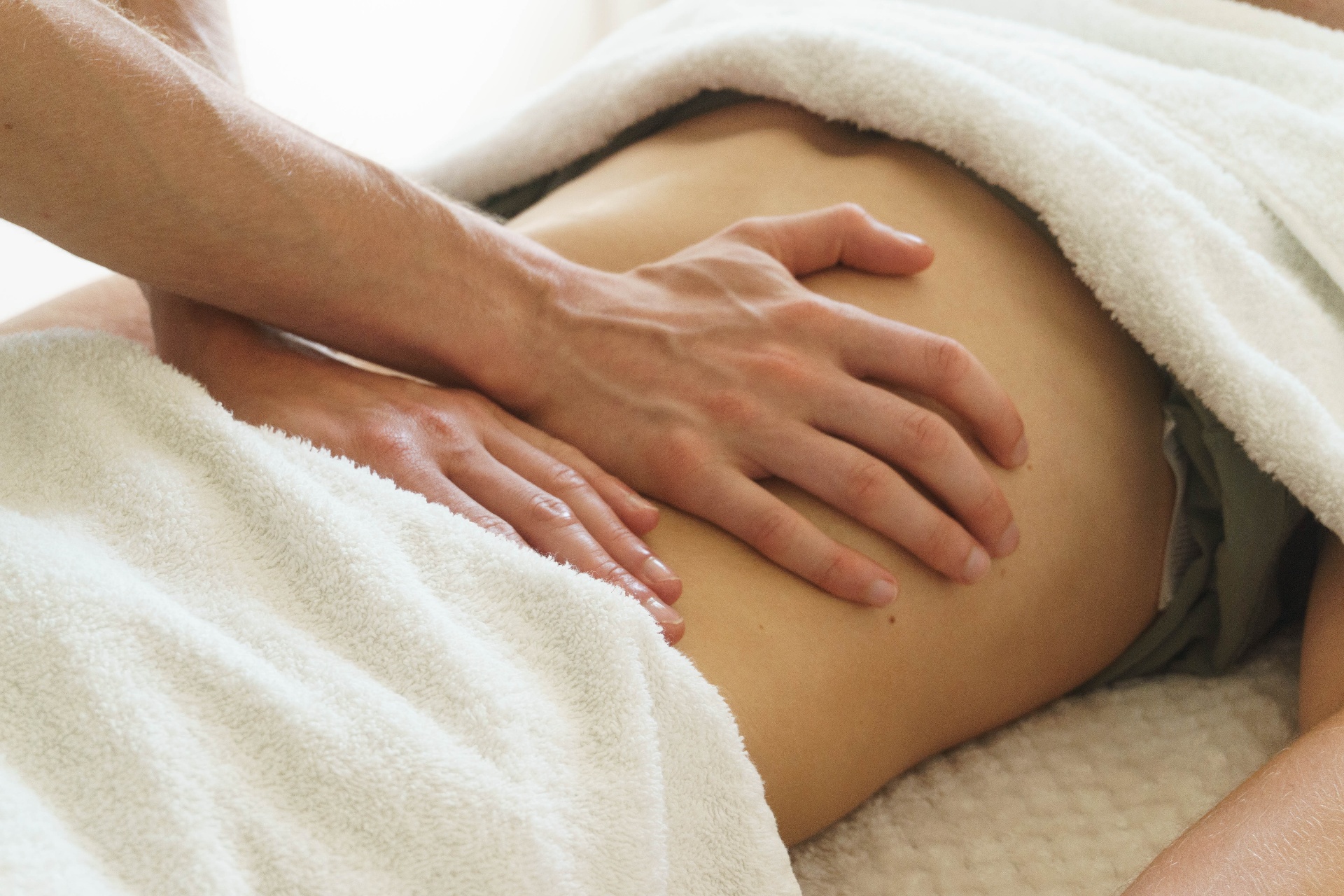 Apaisement par un massage abdominal